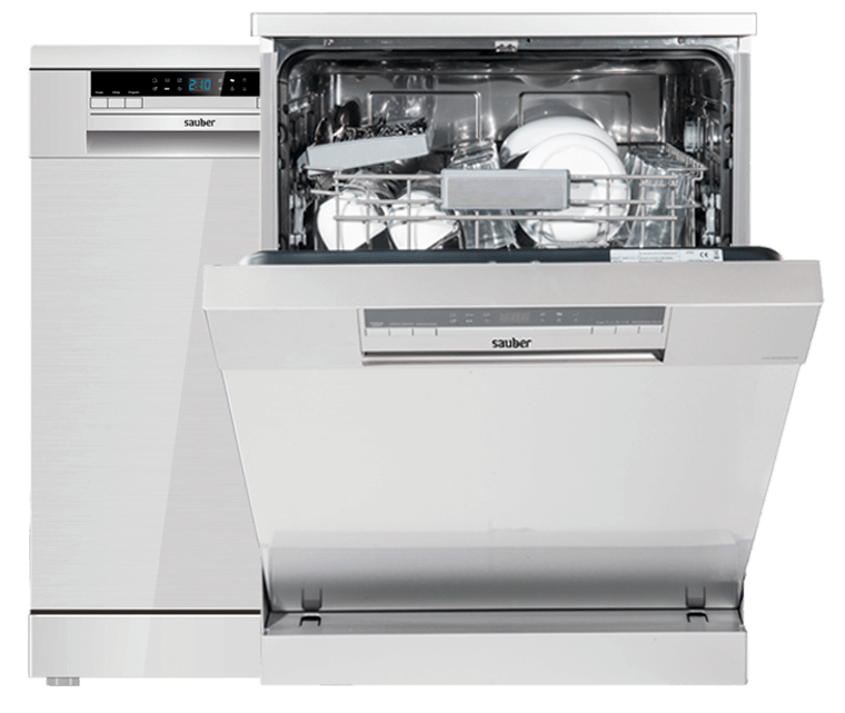 Dos lavavajillas, uno de ellos abierto